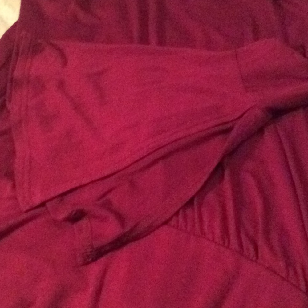 Stunning top with bell sleeve - Picture 6 of 6